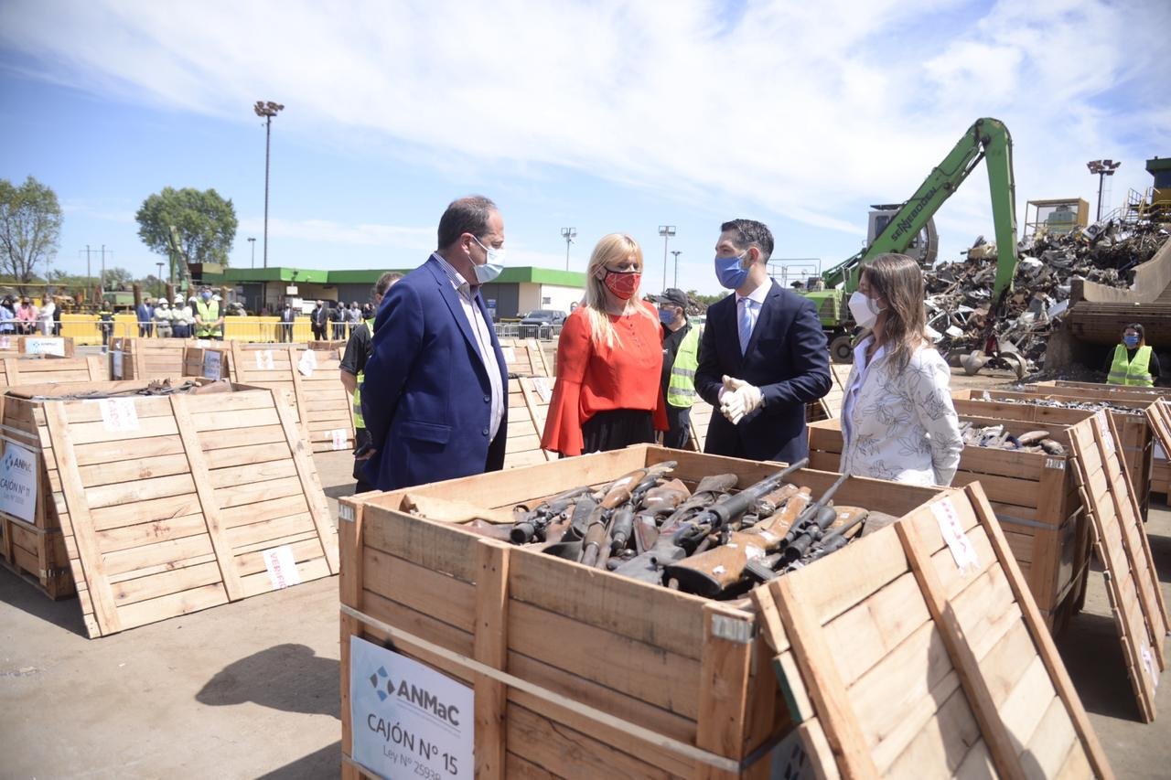 Destruyeron 13 mil armas ilegales y el resultado de esta destrucción y fundición será donado a una fundación que trabaja contra el cáncer