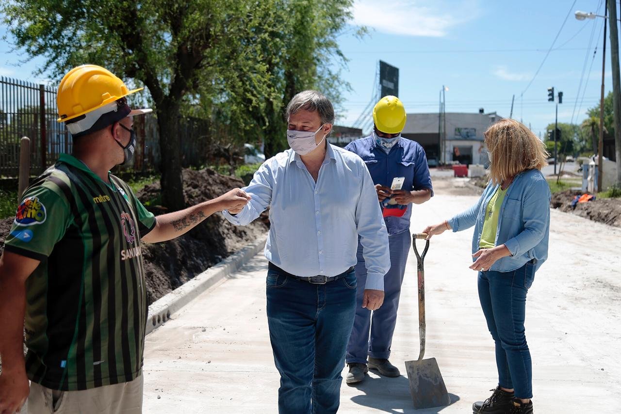 Cascallares recorrió una histórica obra hidráulica y de asfalto