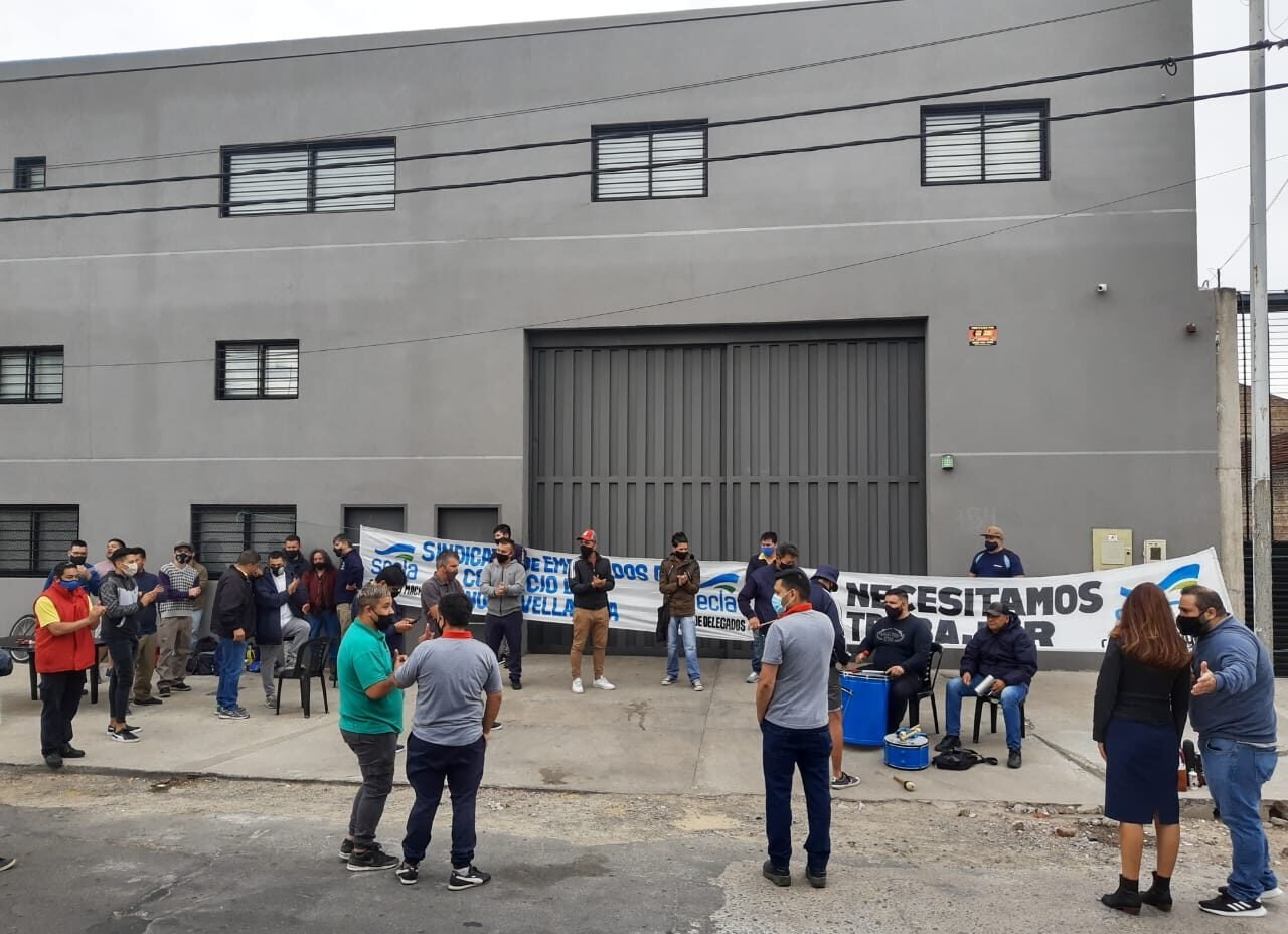 “Despidos sin causa”: vuelven a reclamar frente a la firma alimenticia Weyedaex