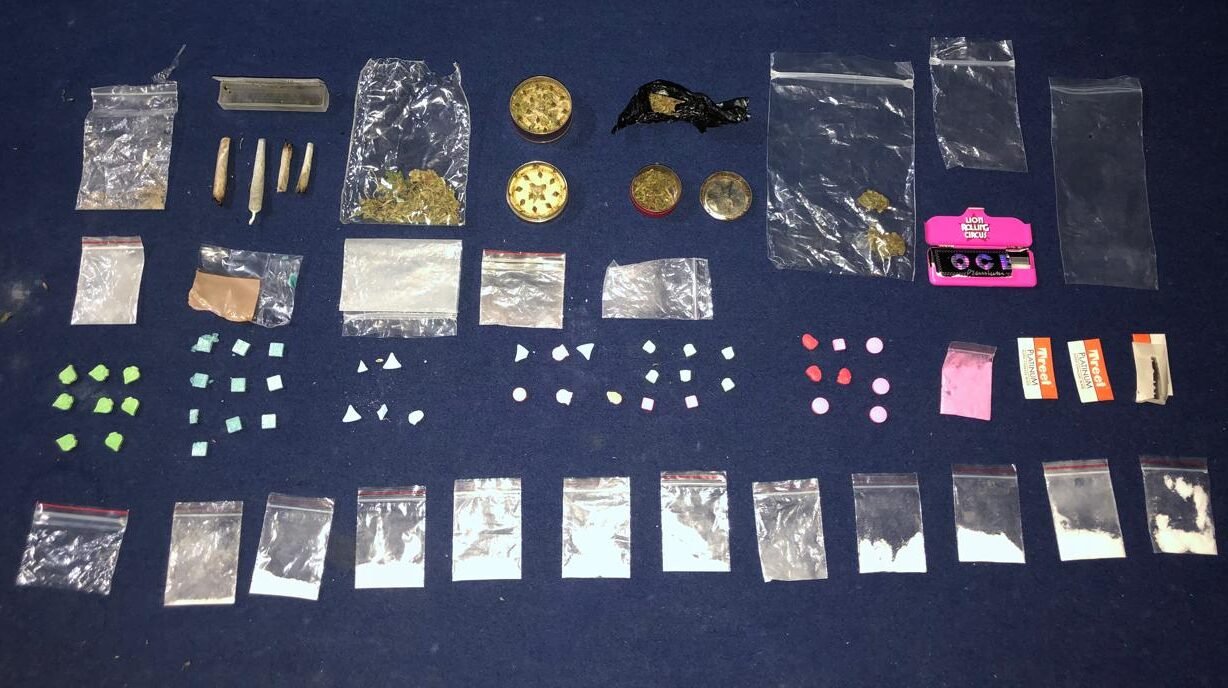 Longchamps: hallan drogas en una fiesta clandestina