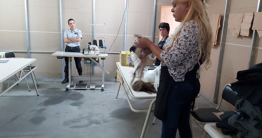 Mujeres privadas de libertad de una cárcel bonaerense donaron 180 pelucas para pacientes oncológicos