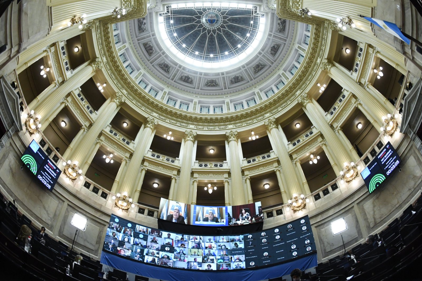 Media sanción para la Ley de los Mil Días