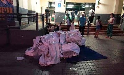Vandalizaron las barreras sanitizantes de la estación Lanús