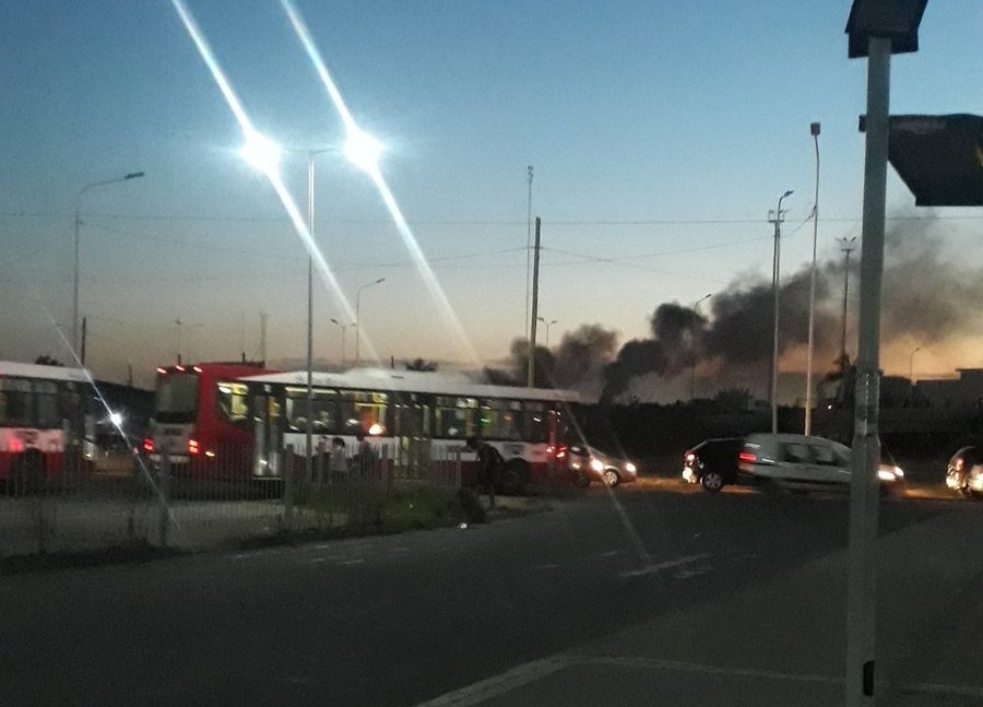 Durante toda la noche: continúa el acampe de militantes de organizaciones sociales en Puente La Noria