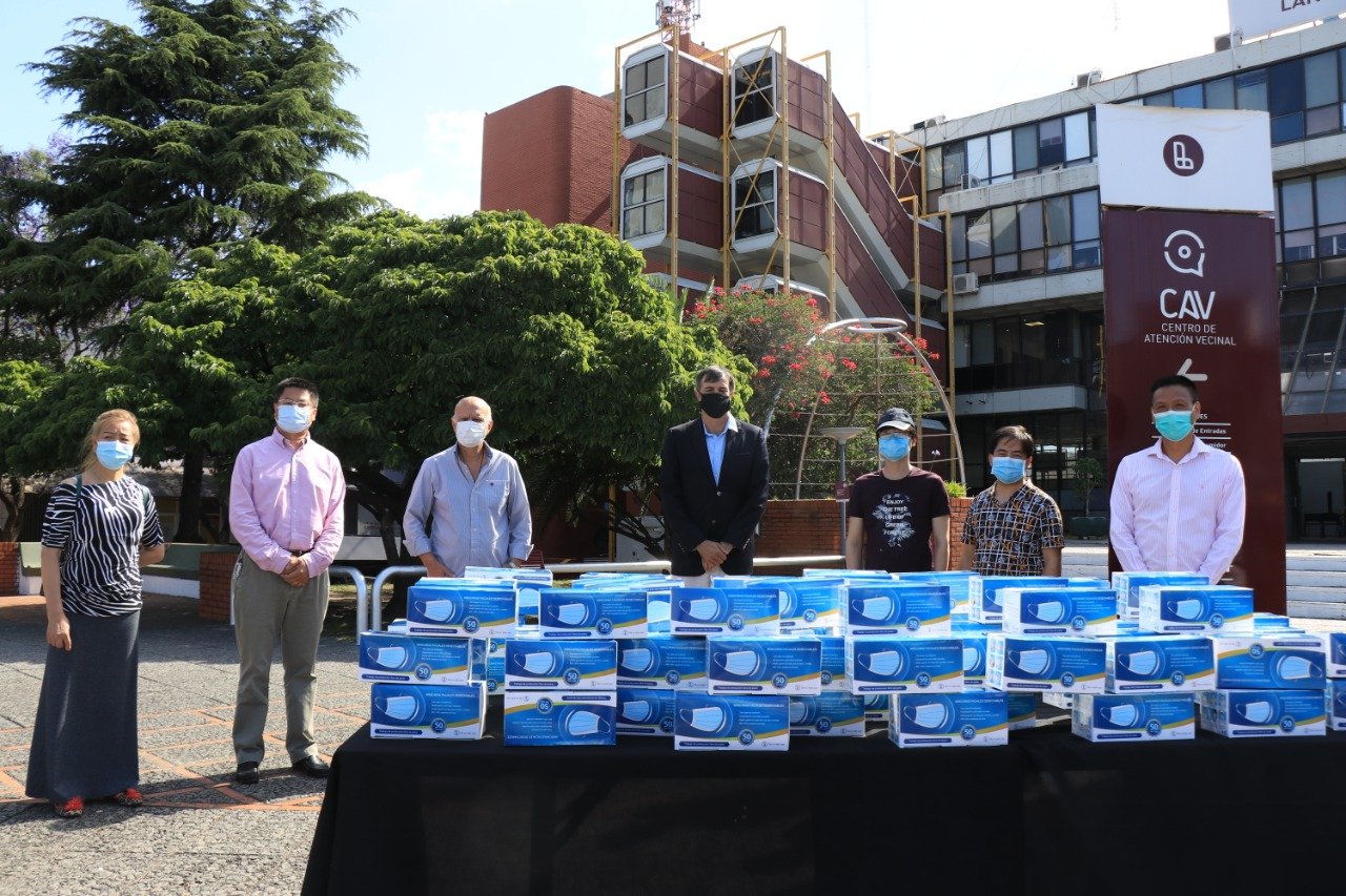 La Comunidad China donó 20 mil barbijos para los lanuseses