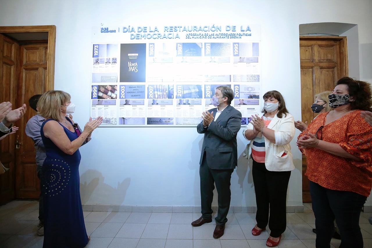 Cascallares reconoció a concejales en el aniversario de la Restauración de la Democracia