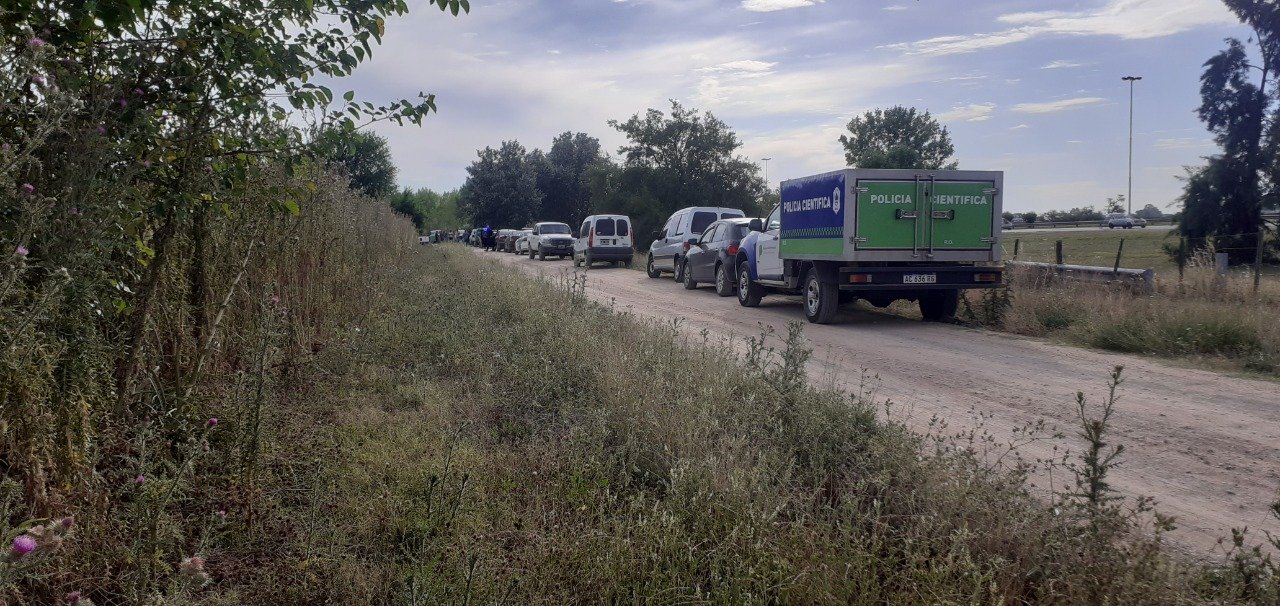 Tristán Suárez: hallan cadáver semidesnudo de una mujer a metros de la Autopista Ezeiza-Cañuelas