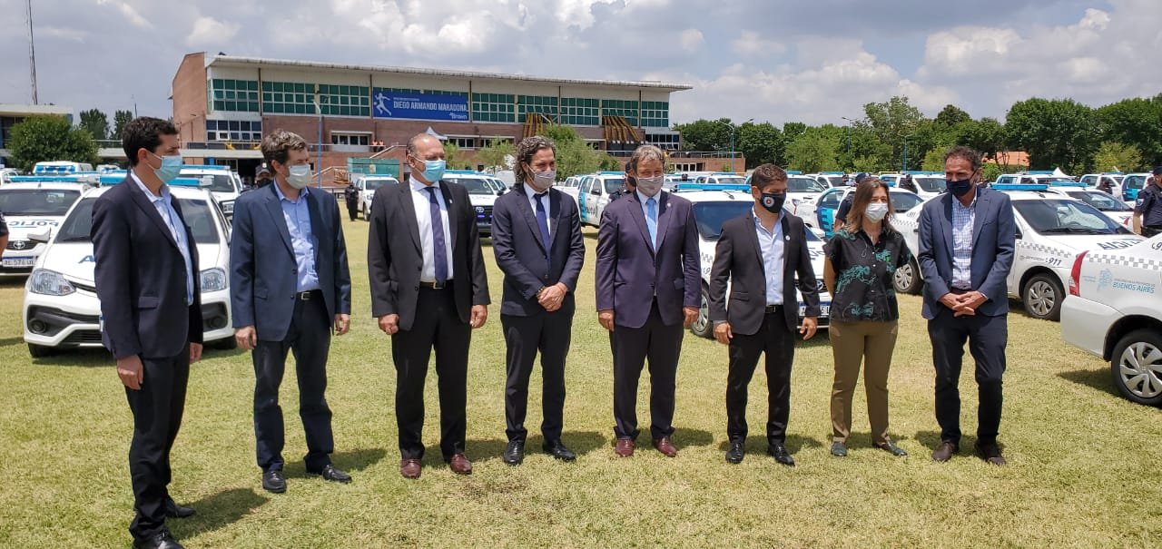 Cascallares presentó 113 patrulleros nuevos, cámaras y motos policiales junto a Kicillof y Cafiero