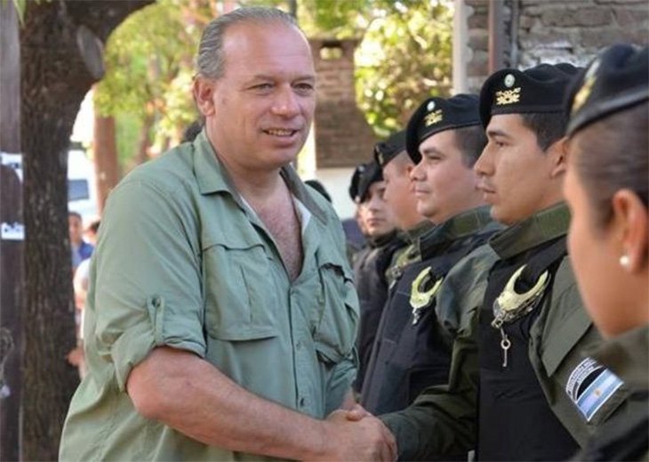 Berni bancó a los efectivos que saludaron con la venia a Bullrich, pero advirtió: “Tendrán que explicar qué hacía dentro de un acto partidario”