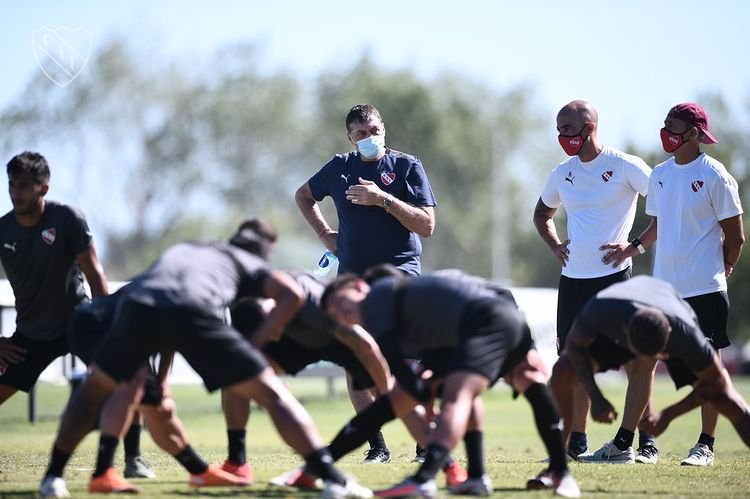 «Mi sueño es pelear cosas importantes», destacó Falcioni, nuevo DT de Independiente