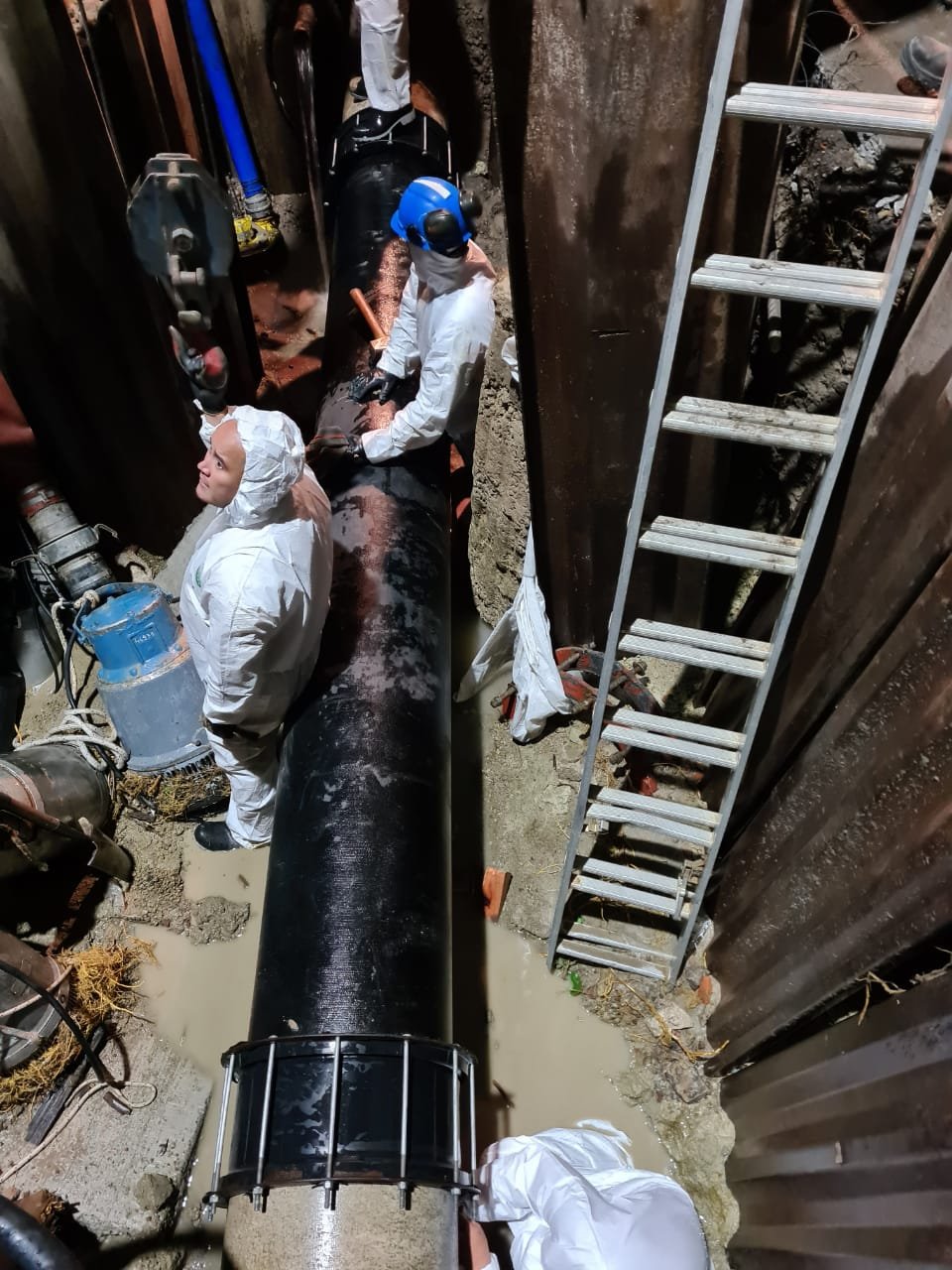 AySA realizó trabajos de urgencia en una cañería de grandes conductos