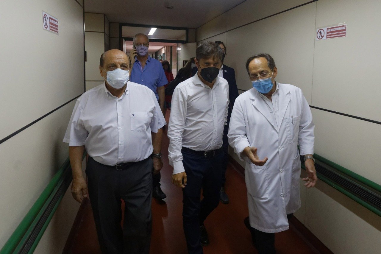 Kicillof visitó el operativo de vacunación en el Hospital Evita Pueblo