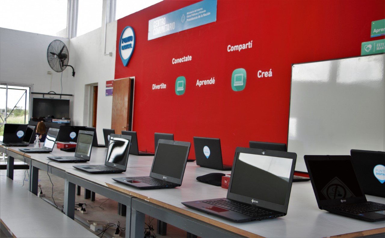 Cascallares inauguró en Glew el primer Punto Digital de Brown