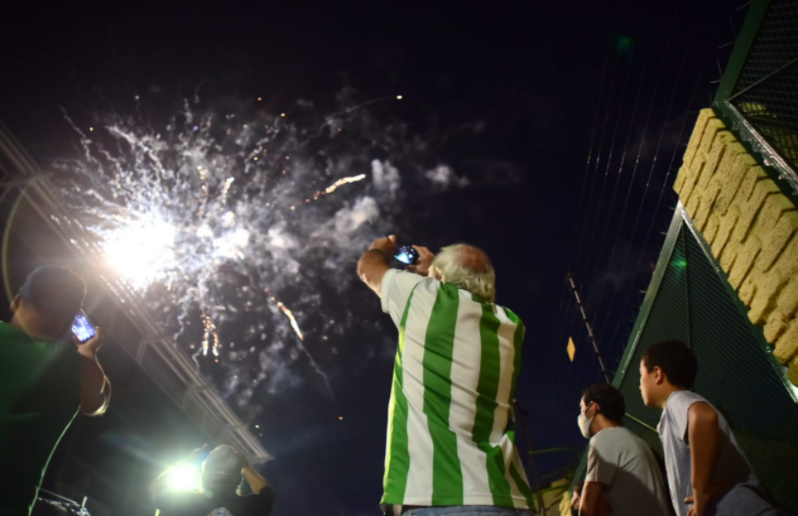 Multitudinaria caravana de hinchas de Banfield para celebrar los 125 años del club