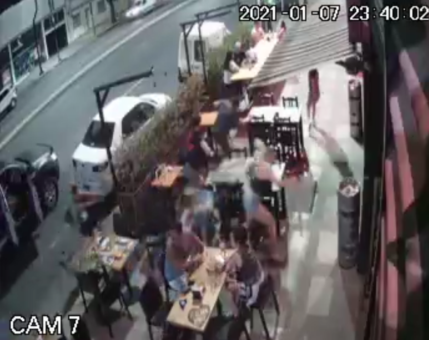 Robo a comensales de un restaurante de Hipólito Yrigoyen y Máximo Paz, a una cuadra de la Municipalidad