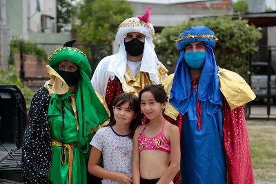 Los Reyes Magos llevaron alegría, regalos y sonrisas a niños de instituciones brownianas