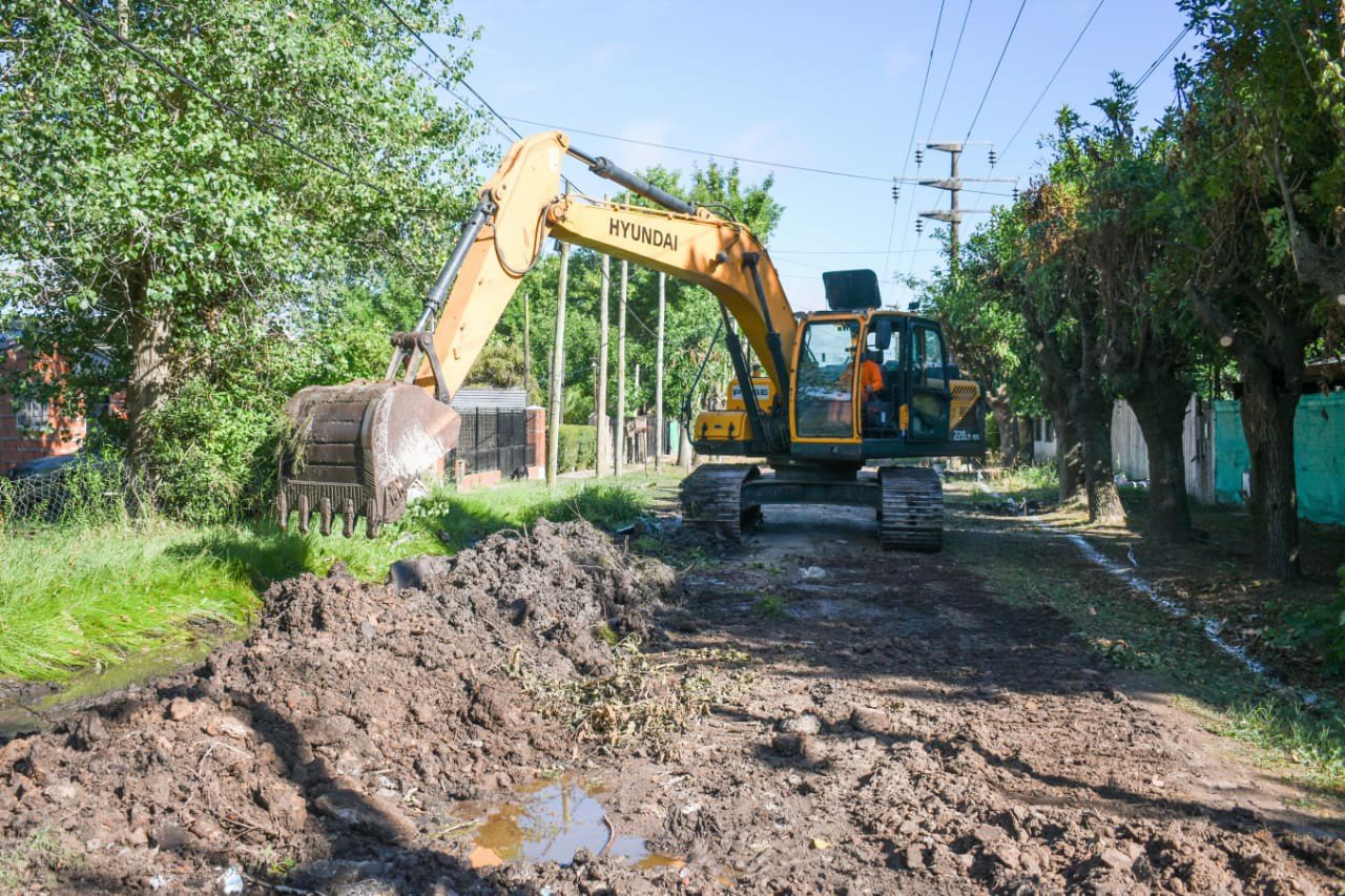 Se iniciaron trabajos de pavimentación en el Barrio Santa Ana