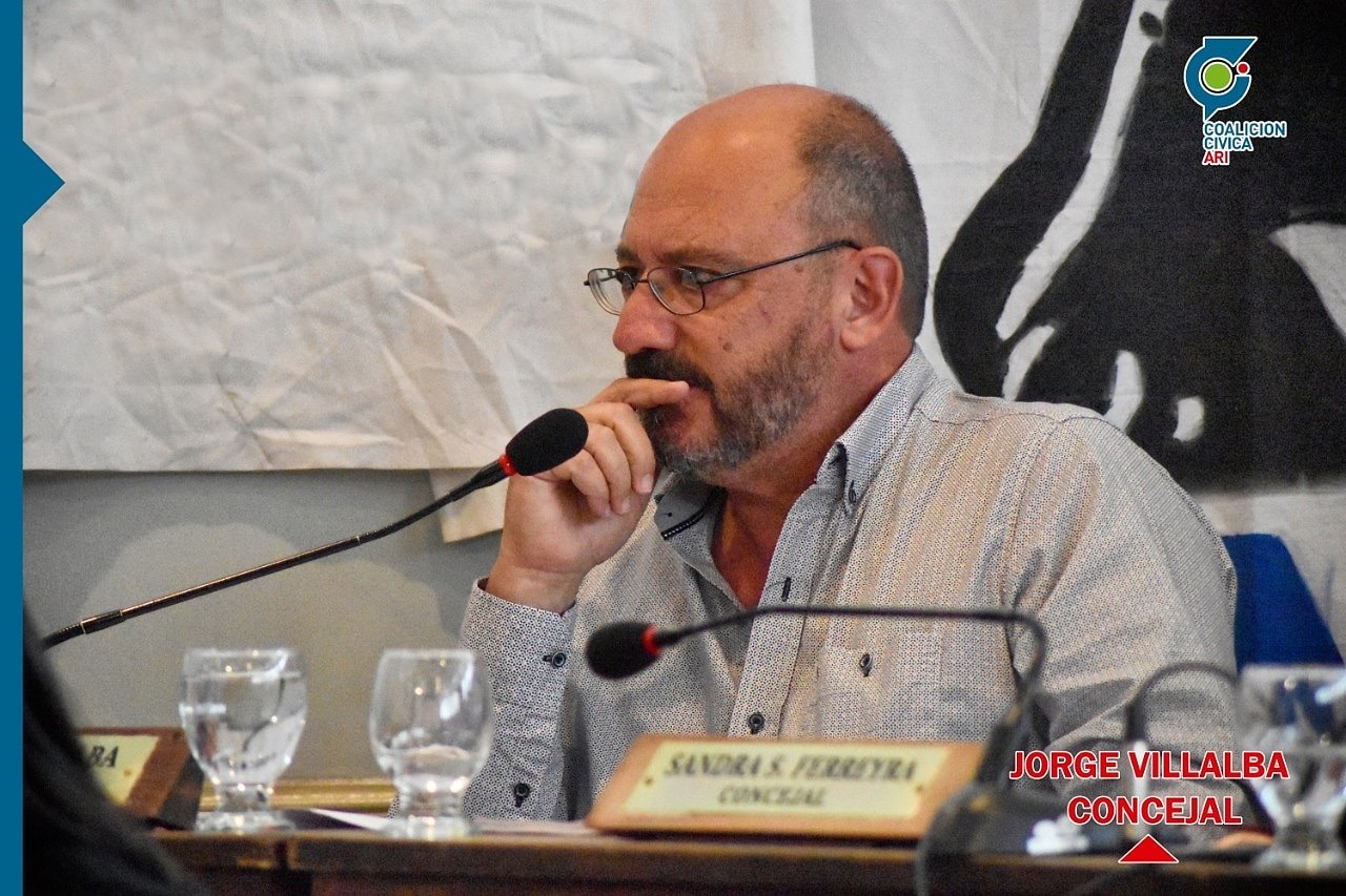 El concejal Jorge Villalba mostró preocupación que los operativos de vacunación se realicen en escuelas de Lomas