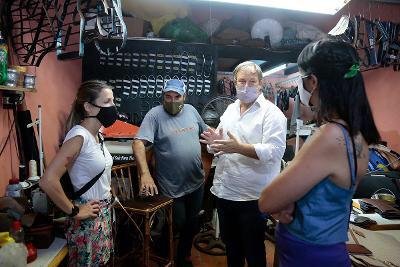 Cascallares entregó equipamiento a cooperativa de Malvinas Argentinas