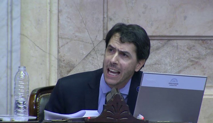 Diputado radical propone que sean «imprescriptibles» los delitos cometidos por funcionarios públicos