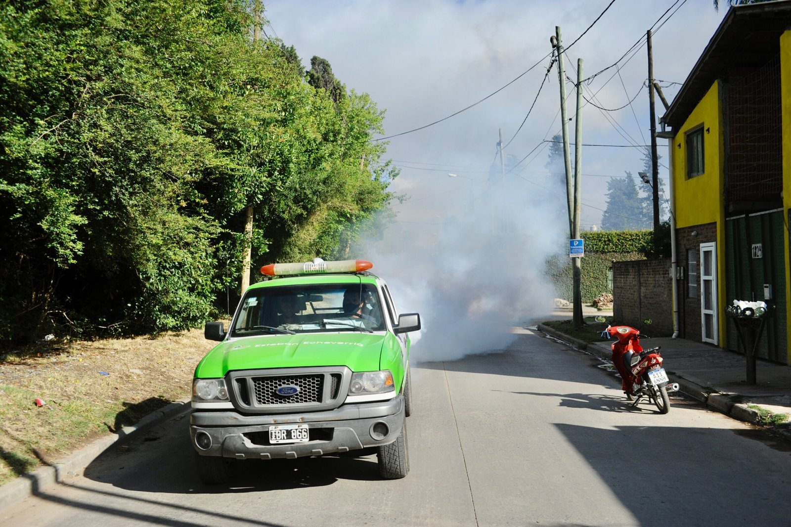 Continúan los operativos de fumigación en el distrito