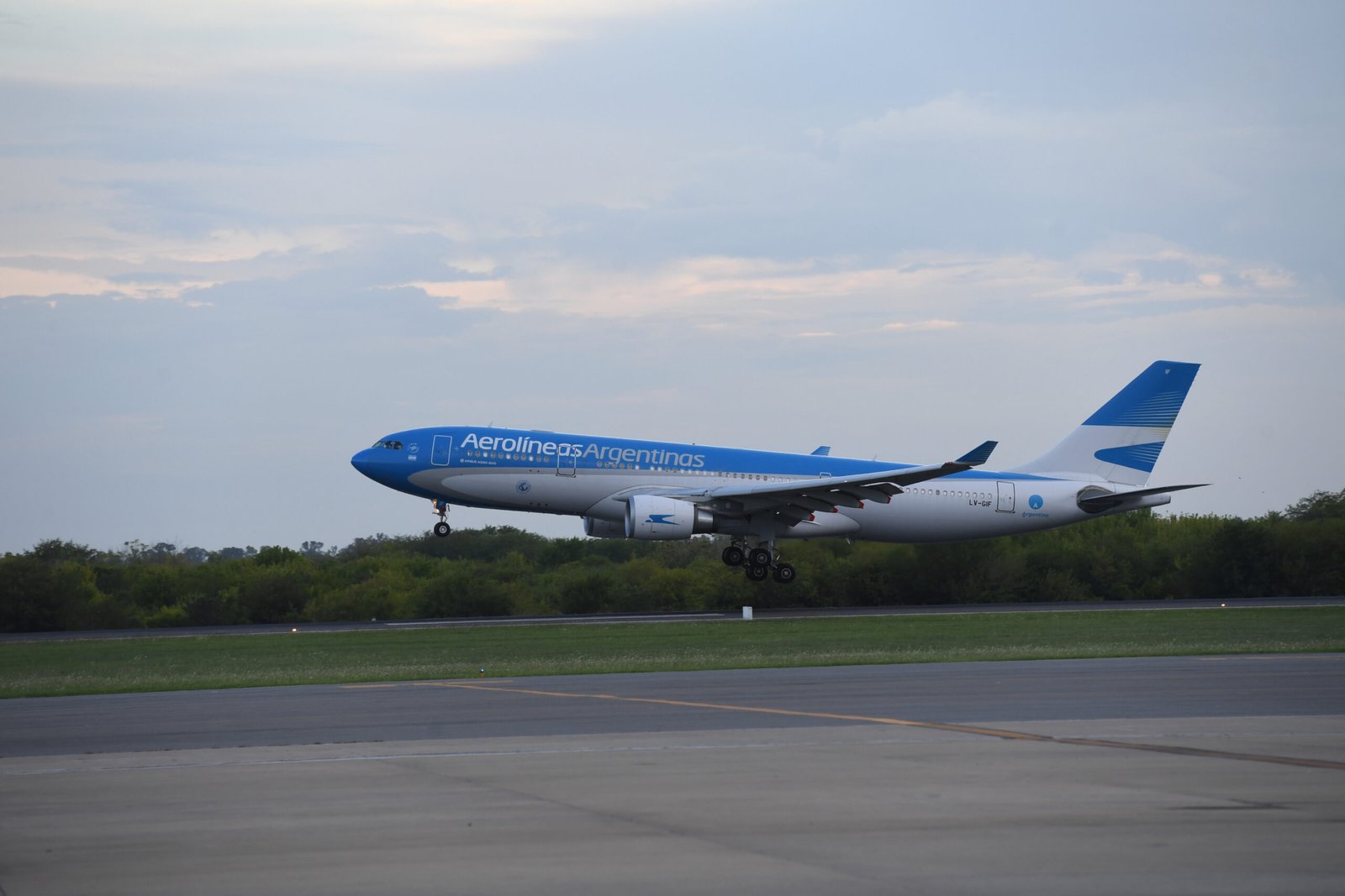Llegó al país el vuelo de Aerolíneas Argentinas con el cuarto cargamento de vacunas Sputnik