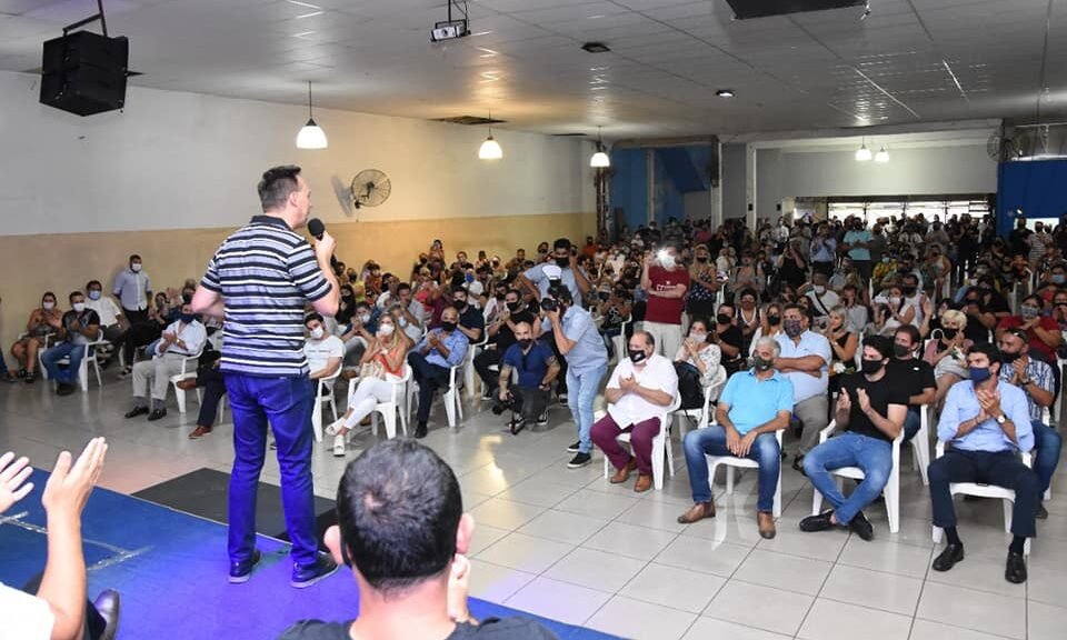 Viñuales recibió en un acto a Santilli y disparó críticas: “Nos gusta el modelo de Lanús, Grindetti tiene más peronistas en el gobierno que Mayra Mendoza”