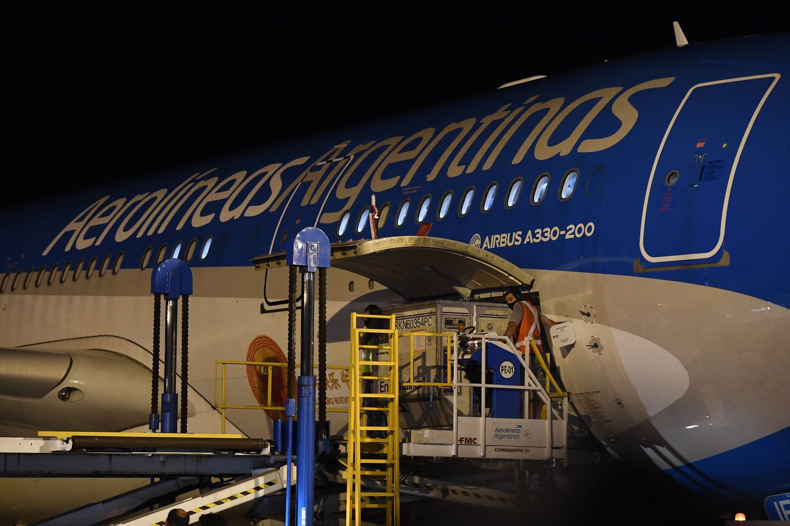 Dos vuelos de Aerolíneas Argentinas partirán esta noche rumbo a Moscú para traer más vacunas