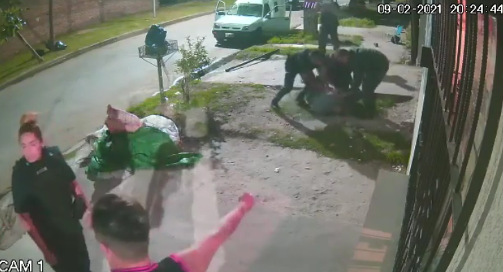 «¿Qué mirás negro de mierda?»: la provocación y la paliza de la policía contra un hombre de Lanús