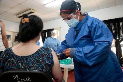 Más de 2 mil trabajadores de la salud brownianos ya recibieron dos dosis de la vacuna
