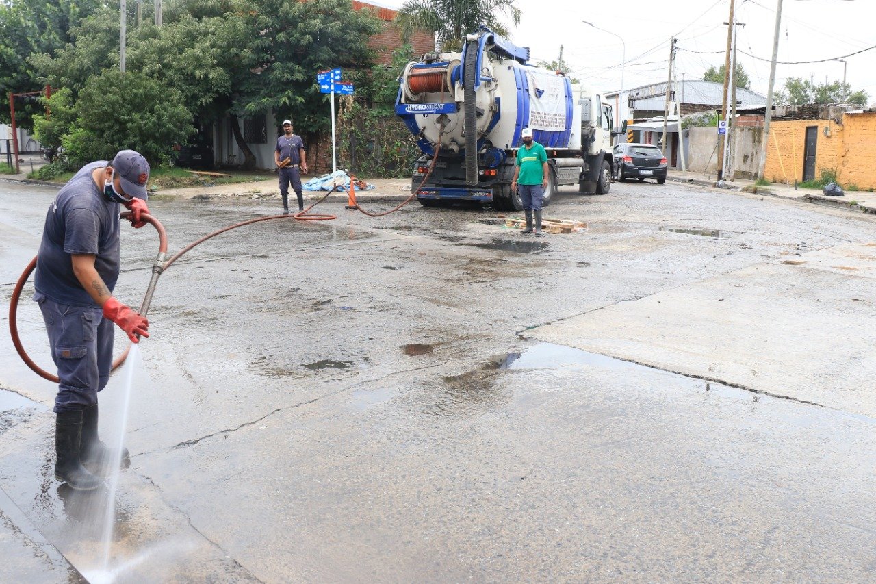 El Municipio de Lanús continúa trabajando en al desobstrucción de sumideros