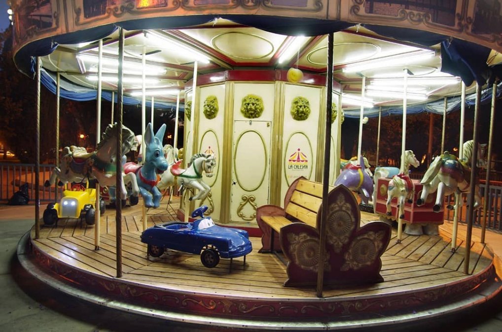 Calesitas: las vueltas de la niñez