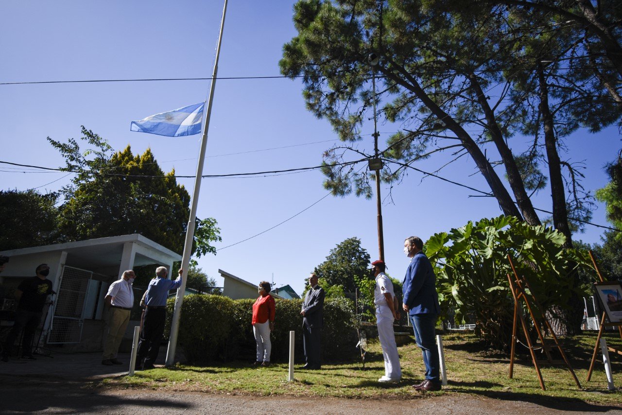 Cascallares encabezó en Longchamps acto por el 111° aniversario del primer vuelo mecanizado