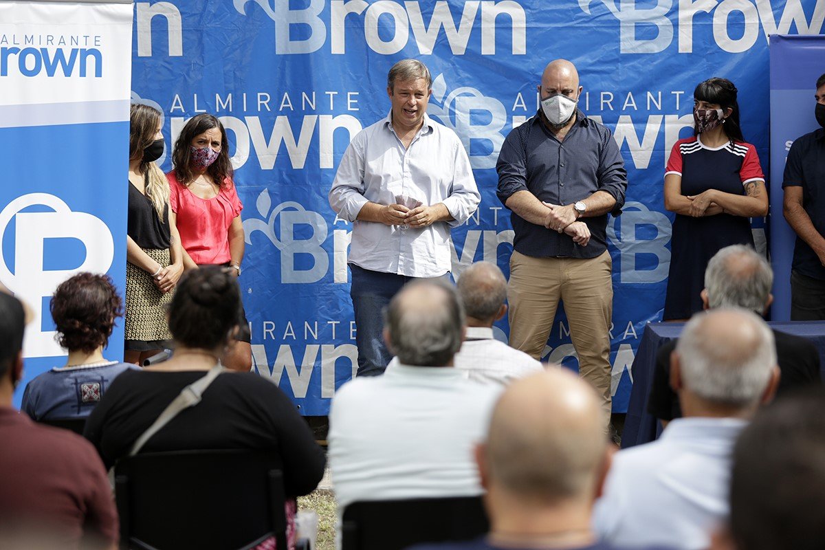 Cascallares entregó kits de herramientas a emprendedores en Rafael Calzada