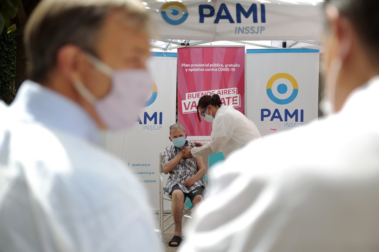 Covid-19: arrancó la vacunación en residencias geriátricas de Brown