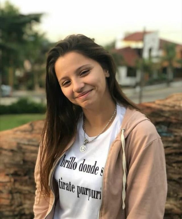 _117004969_urusla-sonriente