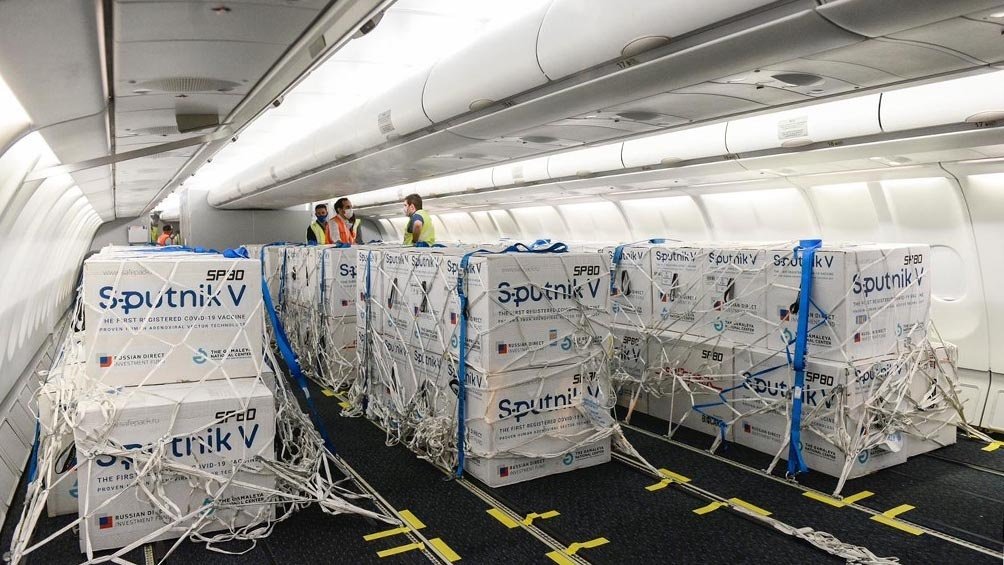 Nuevo vuelo de Aerolíneas Argentinas para traer más vacunas desde Moscú