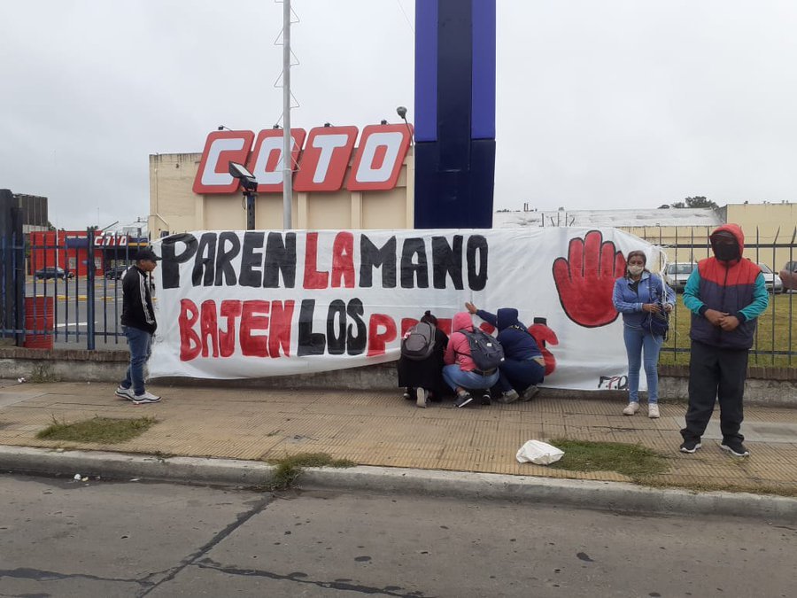 El Frente Darío Santillán protesta en supermercados para que «paren la mano y bajen los precios»