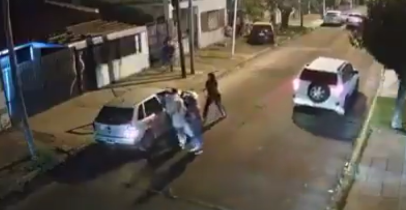 Isidro Casanova: los asaltan para robarles el auto, pero estaba la abuela a bordo