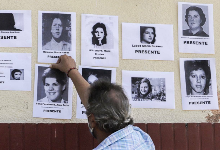 Colocaron una placa en memoria de las mujeres que estuvieron cautivas en el Pozo de Quilmes