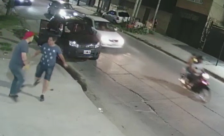 Detienen a sujeto que acosó a empleada de supermercado y apuñaló a compañero que la defendió