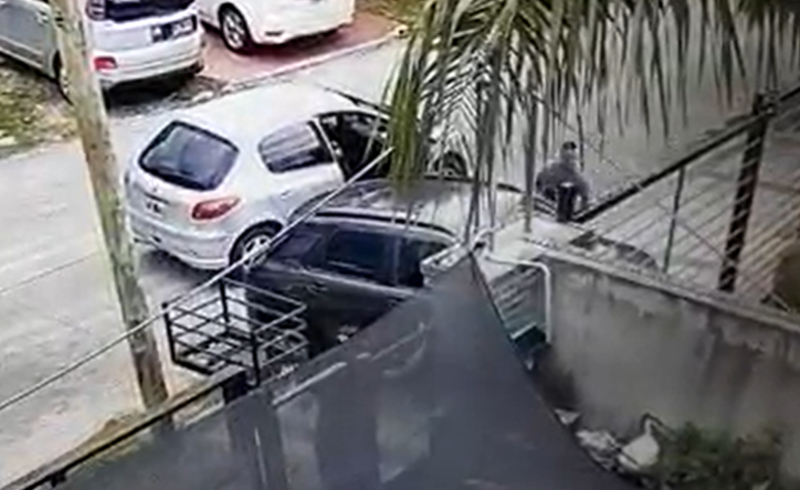 Monte Grande: la sorprenden sujetos armados y en segundos le roban el auto