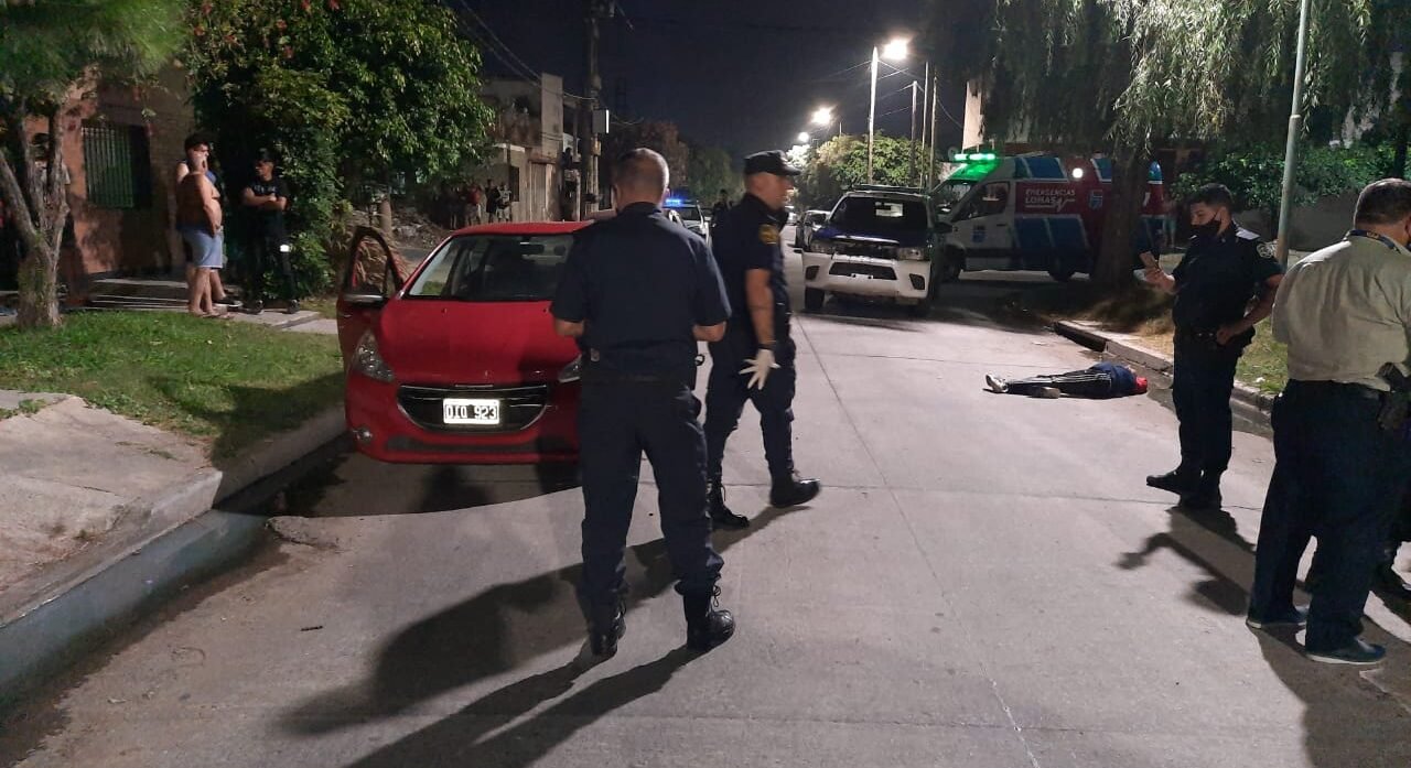 Lomas de Zamora: murió baleado un delincuente al intentar robarle el auto a dos policías federales