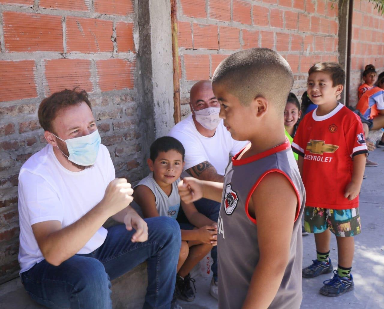 Federico Otermín recorrió instituciones, conversó con vecinos y compartió un encuentro con militantes y referentes en Santa Catalina
