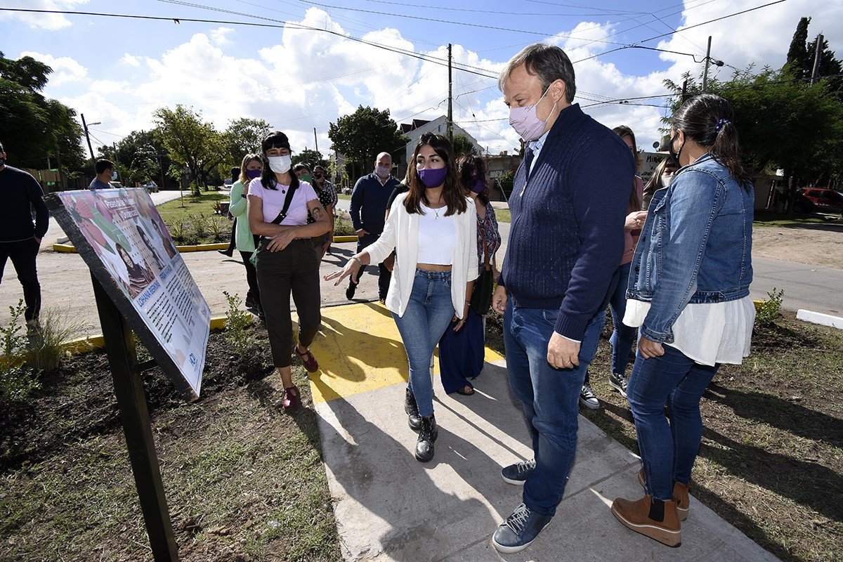 Cascallares inauguró un nuevo espacio público: el Paseo de las Mujeres y Disidencias