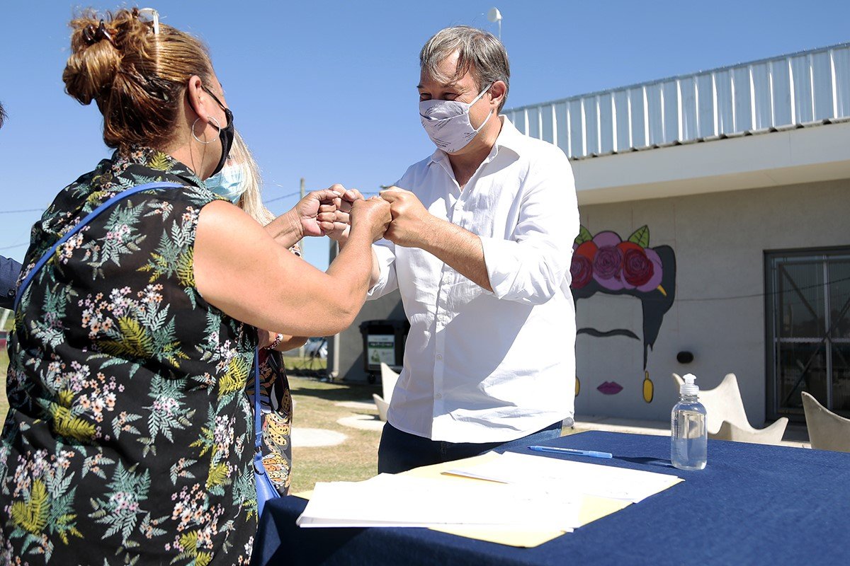 Cascallares encabezó la forma de cien escrituras para familias de Glew
