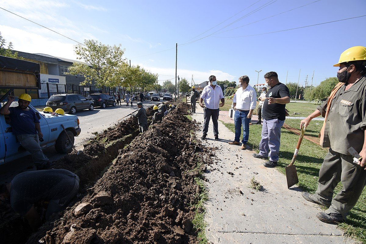 Cascallares supervisó el avance de las obras de agua potable