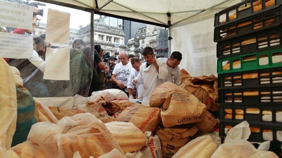 «Panazo»: hoy entregarán 1.000 kilos de pan para reclamar regulación del precio de harina