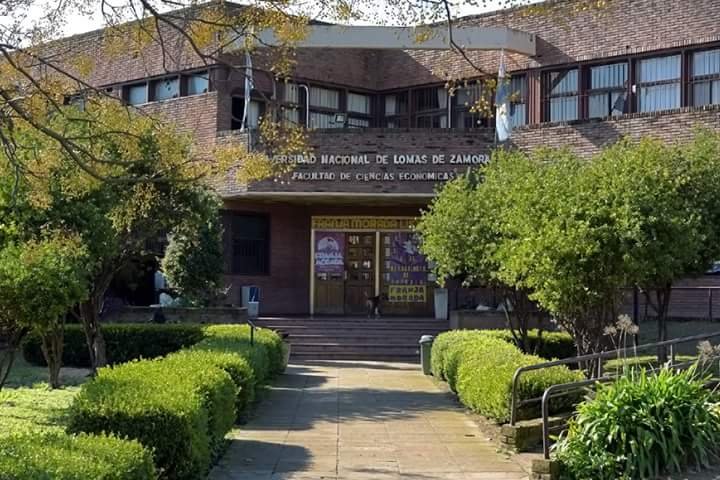 Ciencias Económicas de Lomas: Cuartas Jornadas de Estrategias para la Administración Pública