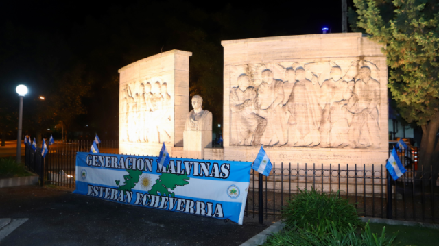 Homenaje a los veteranos caídos en la Guerra de Malvinas